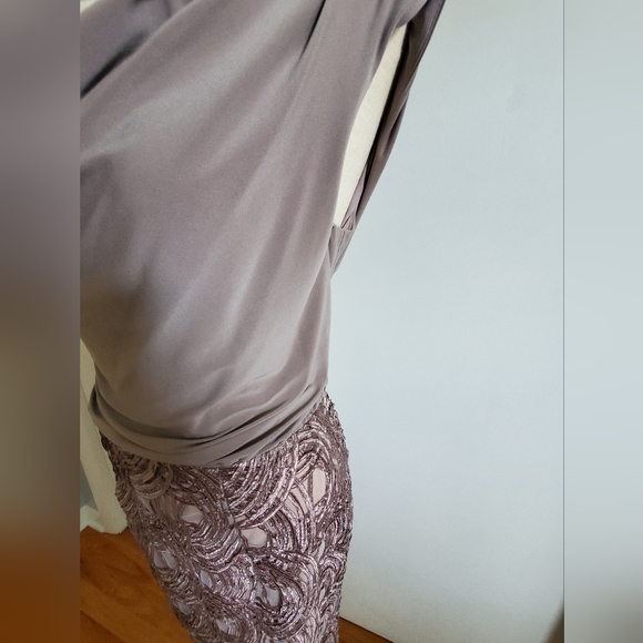 Stunning Statement Dress - Picture 4 of 9